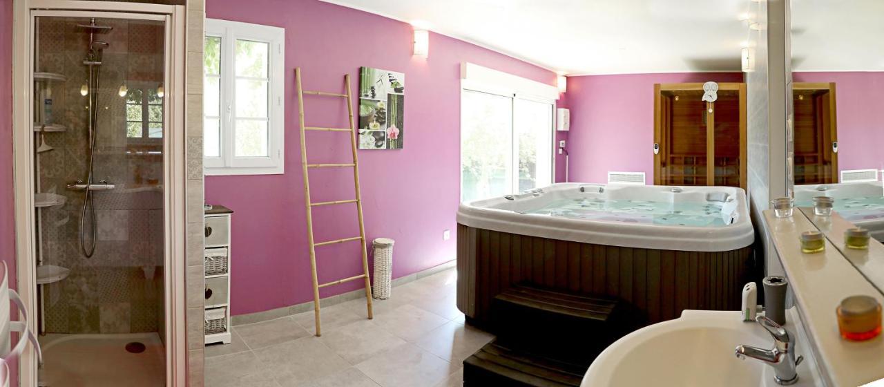 Au Coeur Du Bien-Etre, Chalet Avec Piscine Chauffee Et Couverte, Spa, Sauna, Massages Monteaux Екстер'єр фото